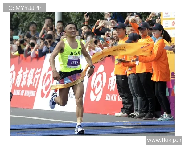 深圳攀岩队在马拉松大满贯中的默契配合与精彩表现分析